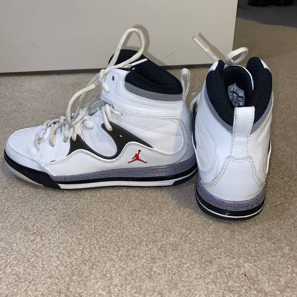 Jordan Sneakers only worn once! Great condition - Picture 3 of 4